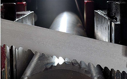 被切工件泛起的相互挤动现象,如何避免上升的硬质合金带锯条出现打齿问题? 被切工件泛起的相互挤动现象,如何避免上升的硬质合金带锯条出现打齿问题?